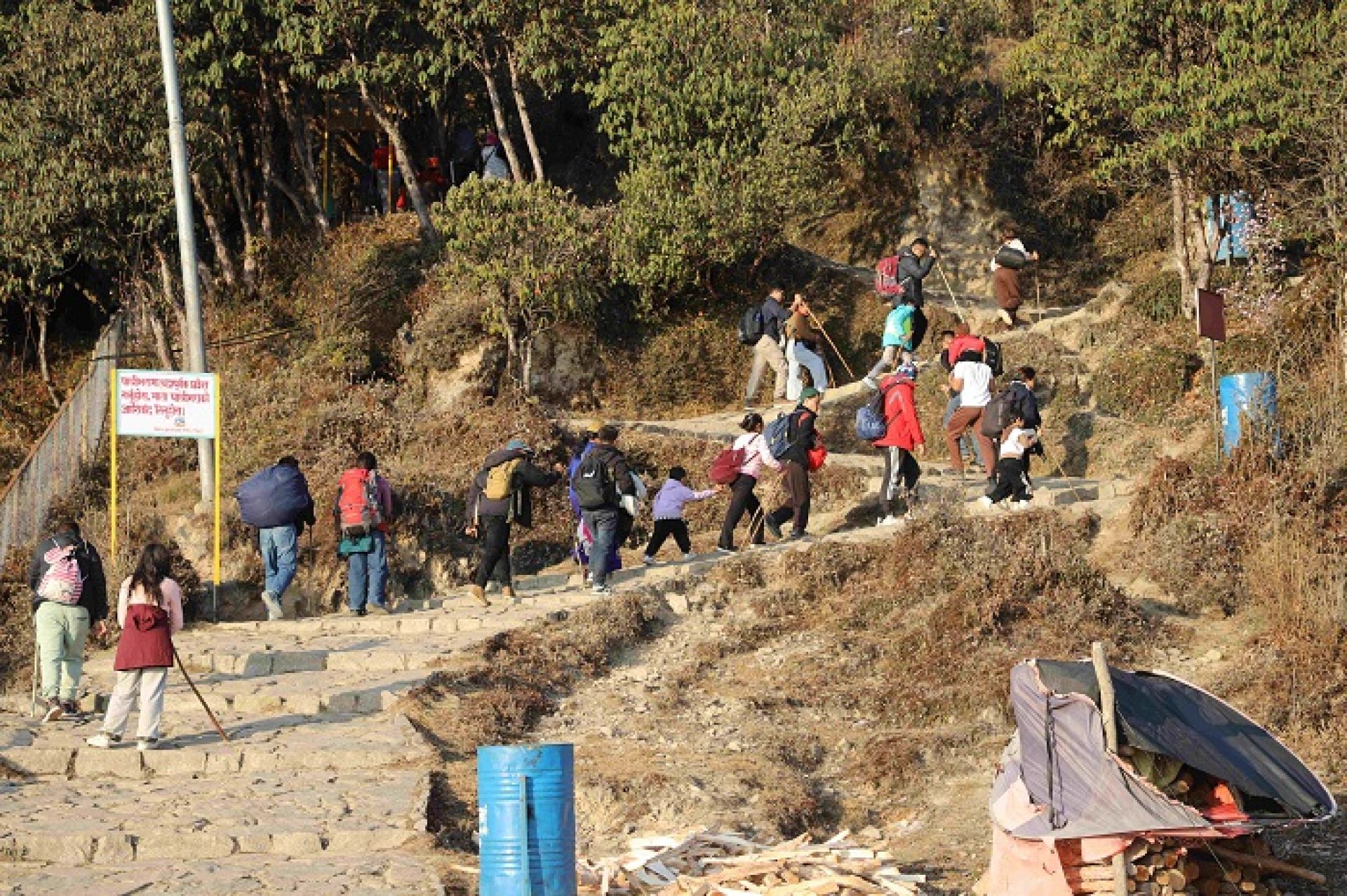 पाथीभरा पदमार्गमा स्वचालित सोलार बत्ती जडान
